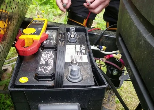 RV solar panel installation vs generator comparison